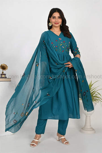 Tblue embroidery kurta set
