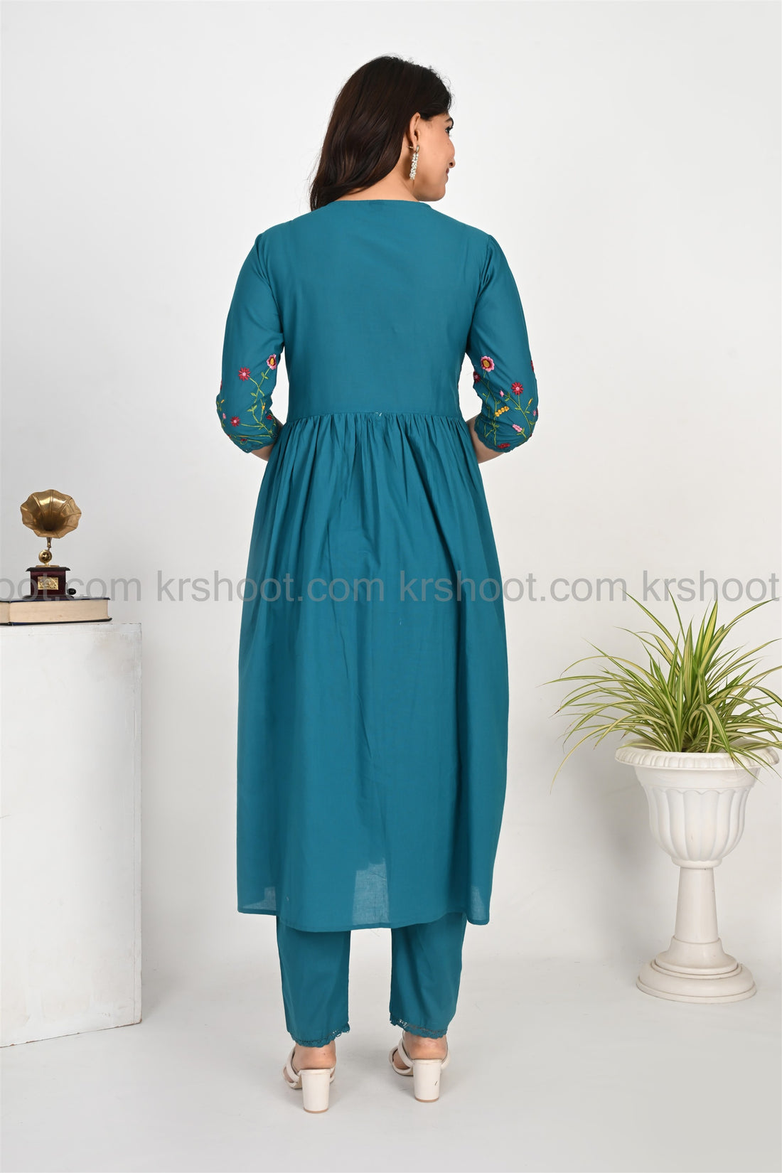 Tblue embroidery kurta set