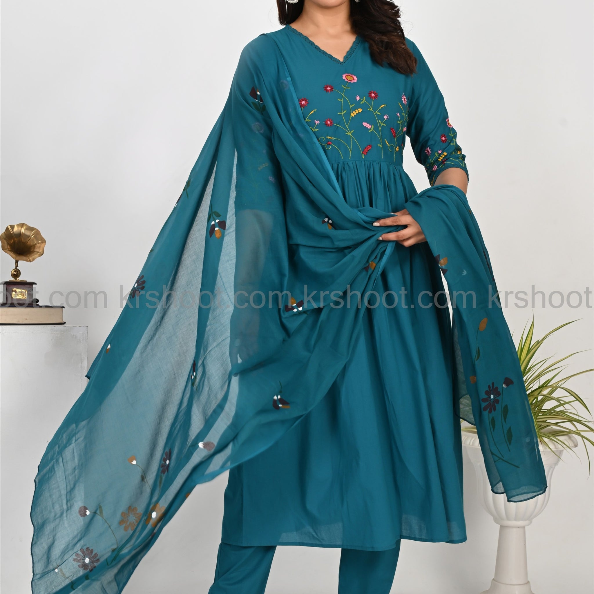 Tblue embroidery kurta set